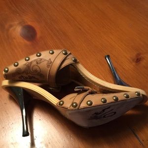 Beautiful tan leather mules